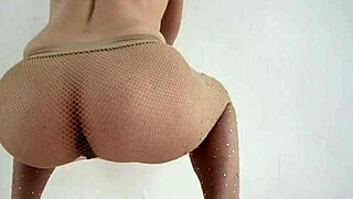 Babe GETS BIG ASS FINGERED While GAGGING