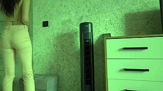 Female desperation leads to pee in jeans?