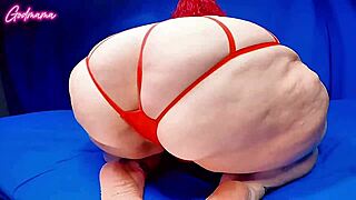 Fat Booty Mama Shakes and Spreads for Wild Pussy Farts