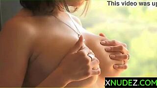 I'm gettin' nude on the balcony, showin' my sexy body