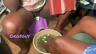 Hey, Spread Up While U Do My Nails?