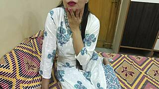 继母与继子说脏话和操，年轻18+继母准备操。