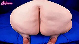 Fat Booty Mama Shakes and Spreads for Wild Pussy Farts