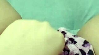 pov novinha toca buceta molhada gemendo