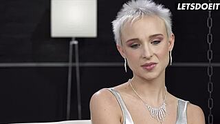 Oho! Chantillyjev drzni analni razpiranje z ogromnim italijanskim kurcem!