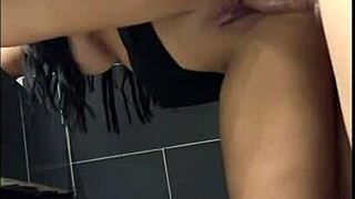 Pretty girl reunites with brother-in-law at family holiday party 😊