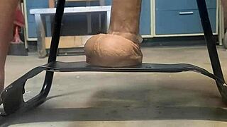 big ass babe uses huge dildo on bouncy chair for anal fun 😍