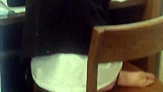 why do lesbians love smelly feet in this fetish scene?