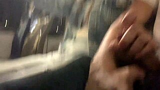 バスでチンポ触ってくる？