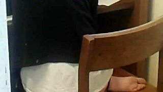 why do lesbians love smelly feet in this fetish scene?