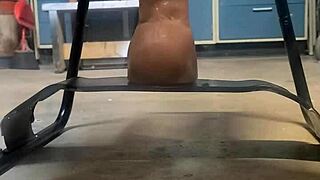 big ass babe uses huge dildo on bouncy chair for anal fun 😍