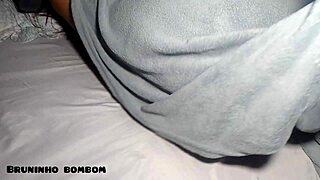 Toda mulher faz isso quando esta nervosa com o marido ai e que eu fico mais louco ainda de tesao mais acabou levando pau