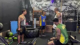 minha amiga gostosa deu buceta pra todo mundo na academia