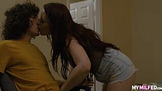 Seduce Me, Hot Stepmom Jessica!