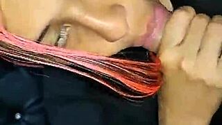 madrastra atrapada debajo del sofá el hijastro recibe un rapidito y caliente creampie casero real