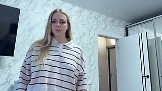 A STRANGER WAS DIVORCED FOR SEX BY OFFERING A NEW IPHONE