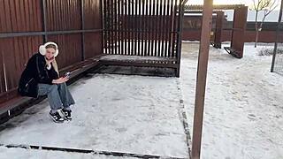 A STRANGER WAS DIVORCED FOR SEX BY OFFERING A NEW IPHONE