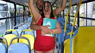 Študentka tvrdý vyjebaná v autobuse