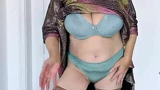 Babica ve najbolje z ogromnimi joški in pihanjem