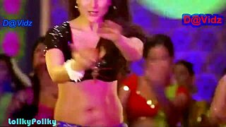 Kareena's hottest navel show 😍