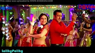 Kareena's hottest navel show 😍