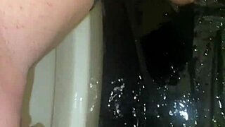 Pissing outside with my lover feels amazing!