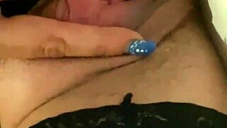 Pissing outside with my lover feels amazing!