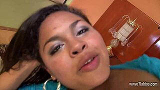 Colombian Latina Performs Hardcore Show With Passion