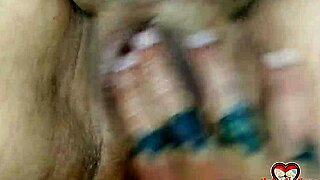 I finger my aunt's wet pussy in secret