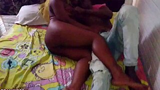 Sharing my girlfriend's pussy with friend 😈