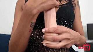 Morena Safada Makes Cock Throb