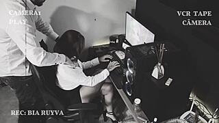 boss massaged me secretly, will wife find out? 😏