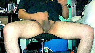 ezsosa flashes curvy body with big cock