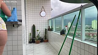 câmera de segurança catches naughty maid in tight shorts