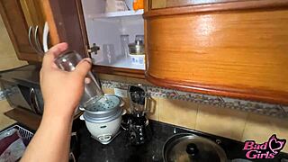 Mi Madrastra Rubia Y Yo Cogiendo En La Cocina!