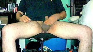 ezsosa flashes curvy body with big cock