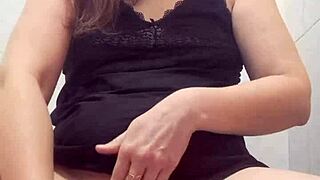 Big Ass Babe Fucks Dildo to Orgasm in Bathroom?