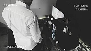 boss massaged me secretly, will wife find out? 😏