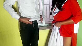 Miałem szybki seks z moją desi uczennicą koleżanką w klasie z audio w hindi