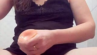 Big Ass Babe Fucks Dildo to Orgasm in Bathroom?