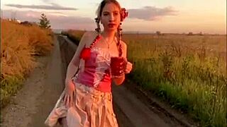 Elza Kom Performs Captivating Dance