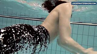 i'm flashing my bright tits underwater, getting everyone so turned on in the pool