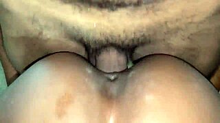 le pido a mi hermanastro que me folle en silencio