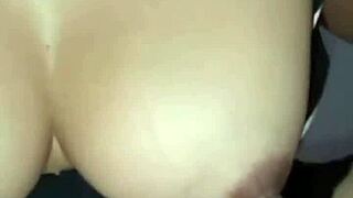 Whoa, this Indonesian milf from USA gets all sweaty in amateur big ass action, so hot 😅🍑