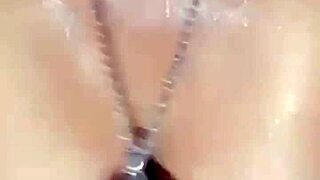 Whoa, this Indonesian milf from USA gets all sweaty in amateur big ass action, so hot 😅🍑