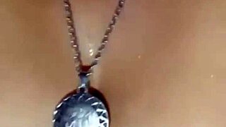 Whoa, this Indonesian milf from USA gets all sweaty in amateur big ass action, so hot 😅🍑