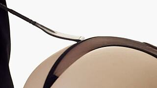 Miksi et pane mua intohimoisesti näin, kulta? Elena Vedem ratsastaa isoa kyrpää orgasmiin!