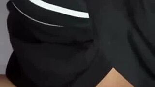 Whoa, this Indonesian milf from USA gets all sweaty in amateur big ass action, so hot 😅🍑