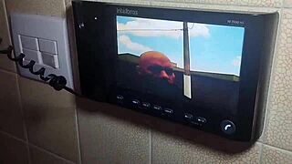 that milf hooked up with the delivery guy and got pizza plus his full load as a bonus