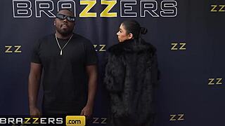 Hey, Violet Myers flashes her asshole to paparazzi in Brazzers!